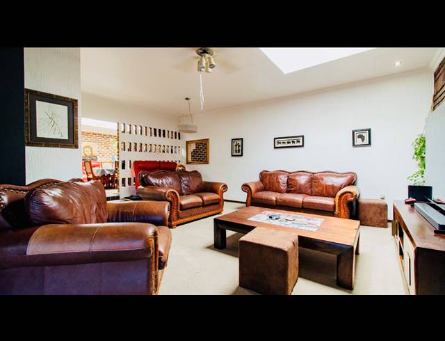 5 BEDROOM FREEHOLD FOR SALE IN BRACKENHURST
